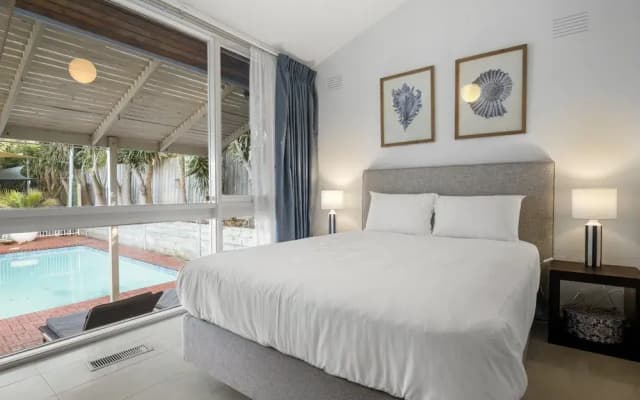 5-bed Haven With Pool Minutes From Beaches - photo 2