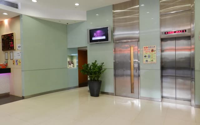 West Hotel - photo 2