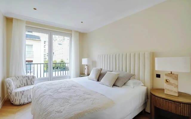 Luxurious Apartment - 2br- 6P Eiffel Tower View - photo 3