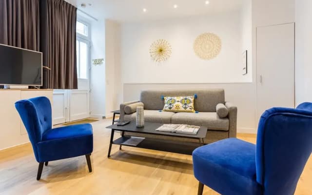 Elegant Apartment - 2bd/6p - Hotel de Ville - photo 5
