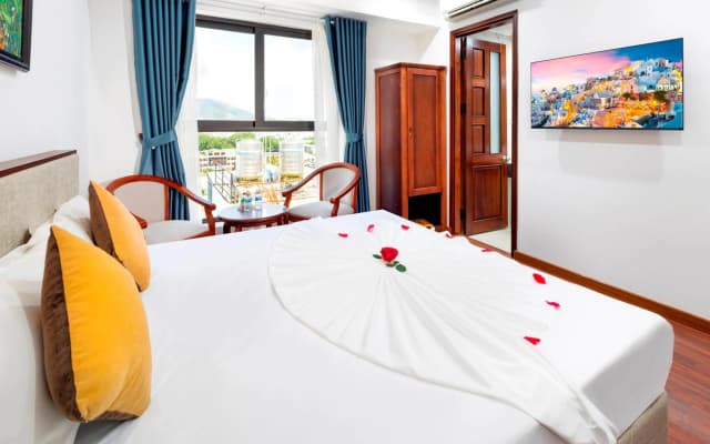 The Summer Hotel - photo 4