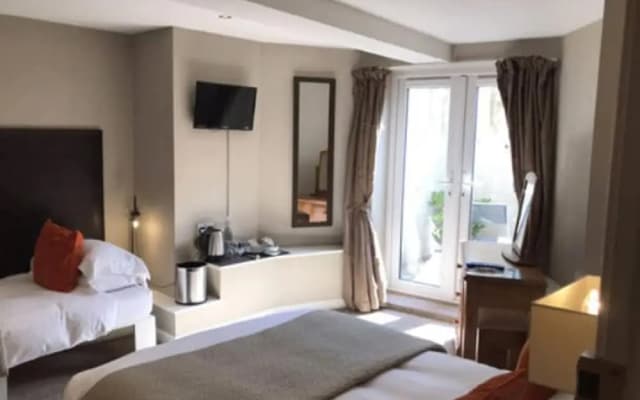 Martins Guest House - photo 4