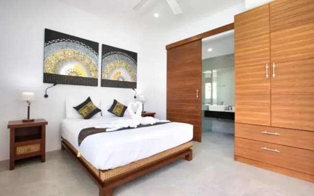 1 Bedroom Beautiful Beachfront Villa - photo 3