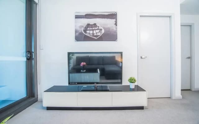 Minimalism Modern Apartment With Water View - photo 3