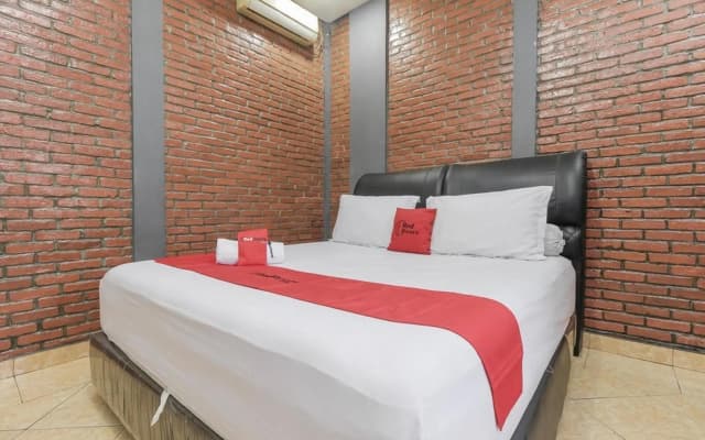 RedDoorz Plus @ Ampera Raya - photo 2