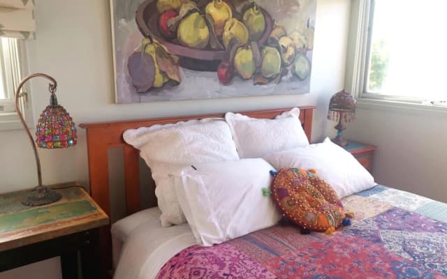 Stylish Comfortable Central Artists Home - photo 3