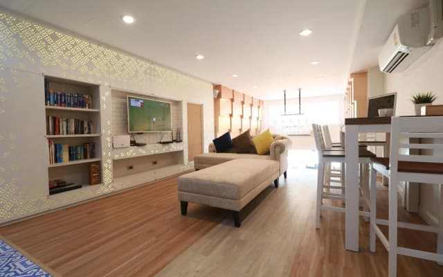 The LOL Elephant Hostel - photo 5