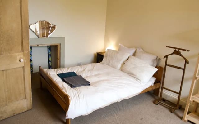 Central 3 Bedroom Flat - photo 2