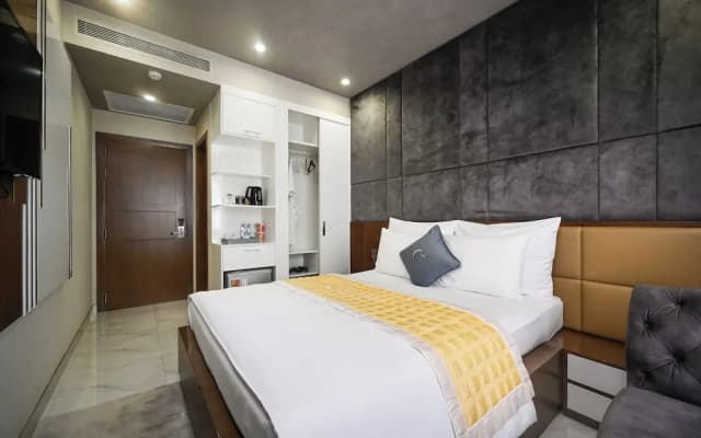 The Moon 1 Hotel - photo 3