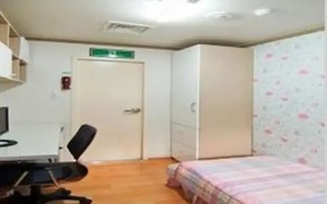 Bijou Guesthouse - photo 2