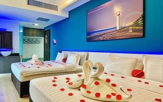 Lighthouse Hotel Semporna - photo 4