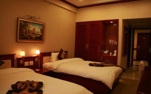 Hoa Nam Hotel - photo 3
