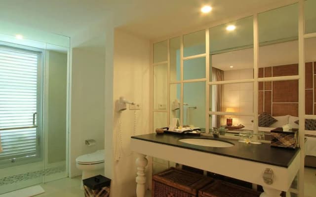 The Kanjeng Suites Villas Seminyak - photo 4