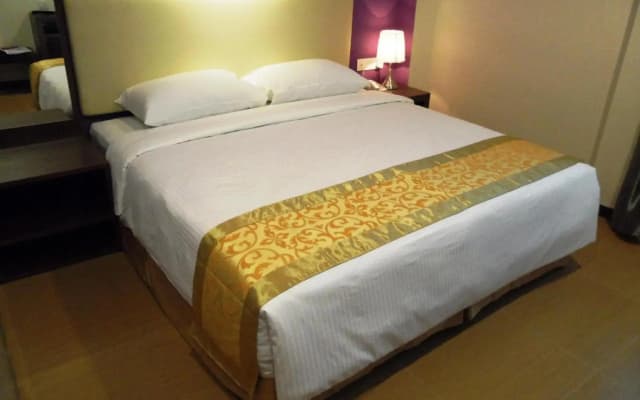 8 Days Boutique Hotel @ Mount Austin JB - photo 5