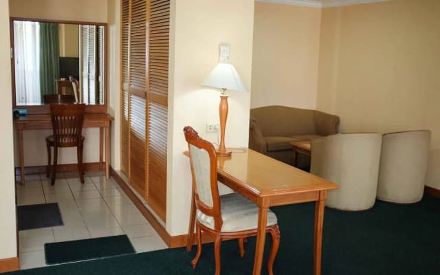 Hotel Marcopolo Jakarta - photo 4