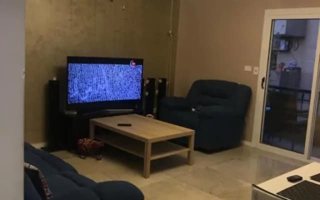 Lovely 2-Bedroom Condo in Compound w Jacuzzi Garden View Wi-Fi, Netflix - photo 3