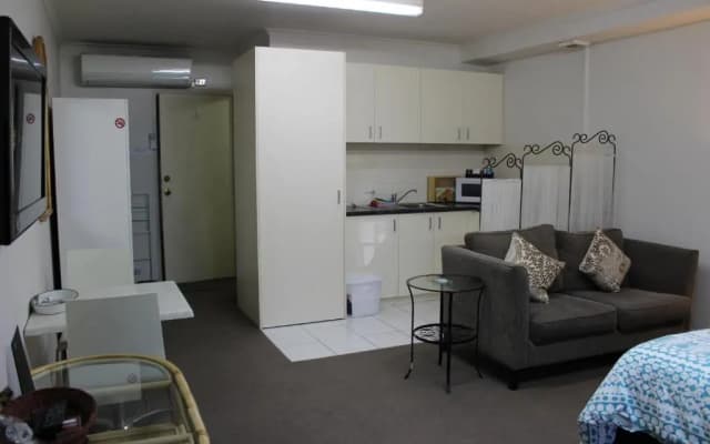 Box Hill Studio Apartment 2 - photo 4