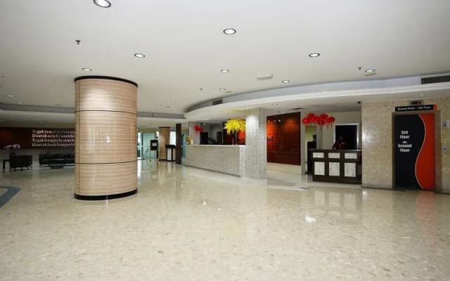 TF Riverside Hotel - photo 2