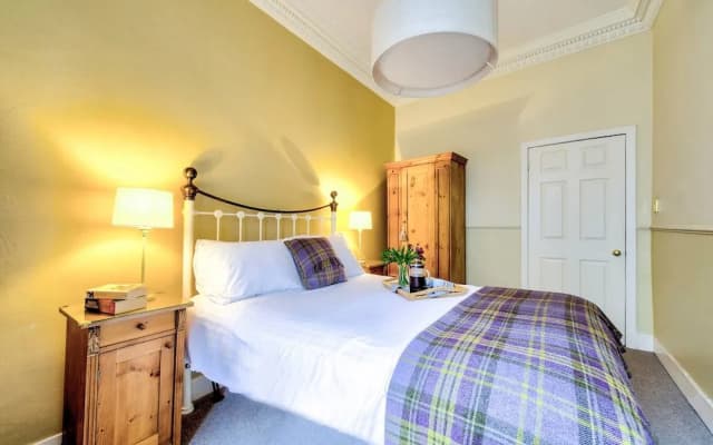 JOIVY 1-Bed Flat In Edinburgh Old Town - photo 5