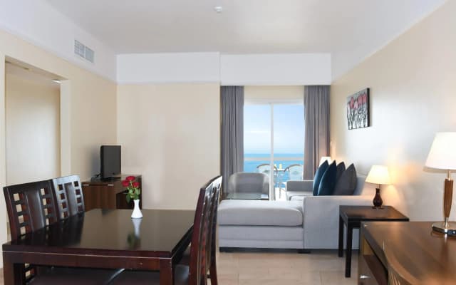 Ramada By Wyndham Beach Hotel Ajman - photo 2