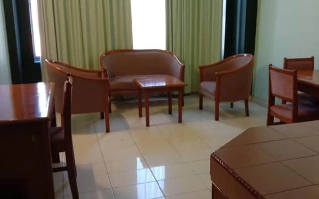 Somerset Hotel - photo 3