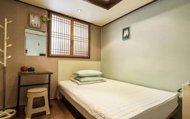 Red Panda Hotel - photo 5