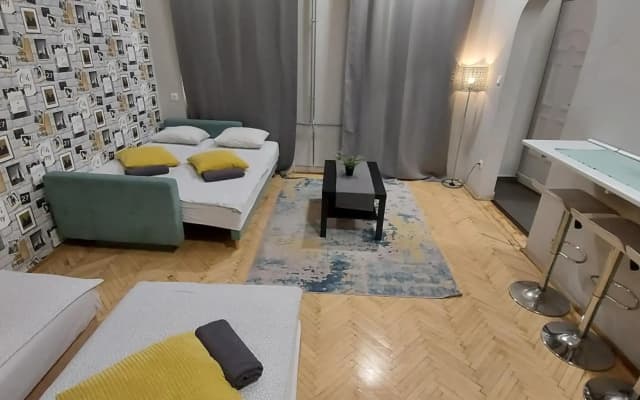 Studio 4 Apartment in the Party District - photo 2