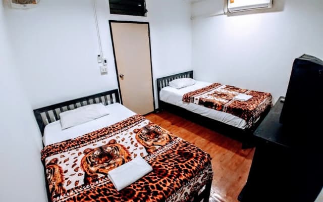 Zuzu Hostel - photo 5