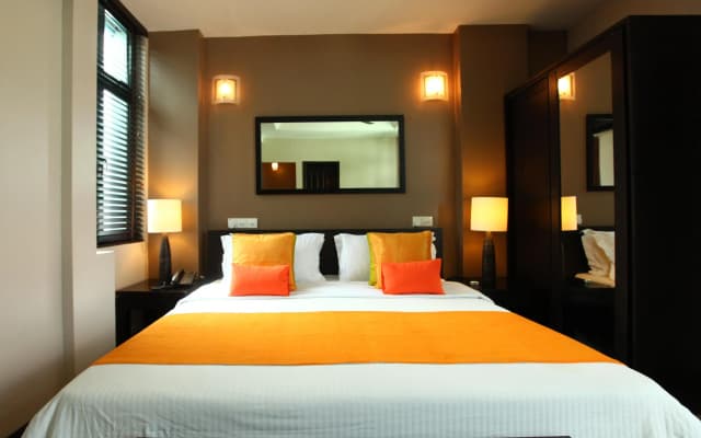 The Beehive Hotel - photo 4