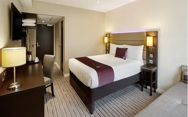 Premier Inn Chessington - photo 2