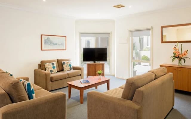 Kew Serviced Apartments - photo 4
