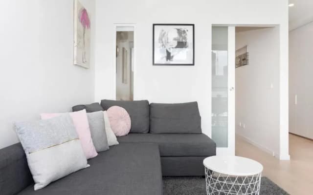 South Yarra City View Apartment with Car Park, Amazon Alexa, Spotify, Netflix, and WiFi - photo 3
