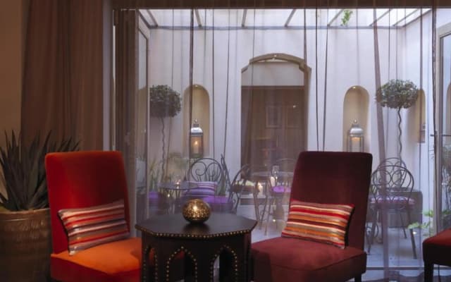 Dolphin House Serviced Apartments - photo 2