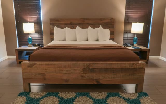Thunderbird Hotel - photo 3