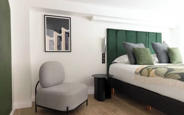 Authentic Apartment - 2br/6p - Place Pigalle - photo 3