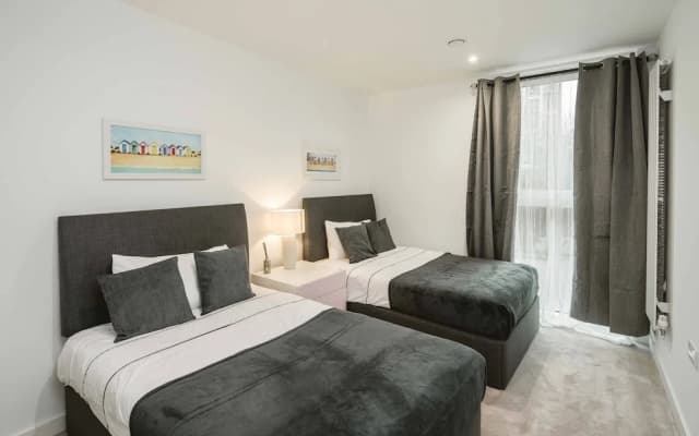 Stunning 3-bed Apartment in London - photo 3