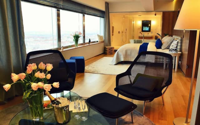 One Room Hotel - photo 2