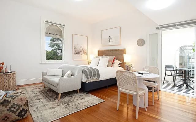Modern and Cosy Inner West Apartment - photo 2