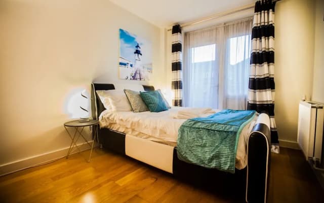 New Modern Large 2 Bed - photo 4