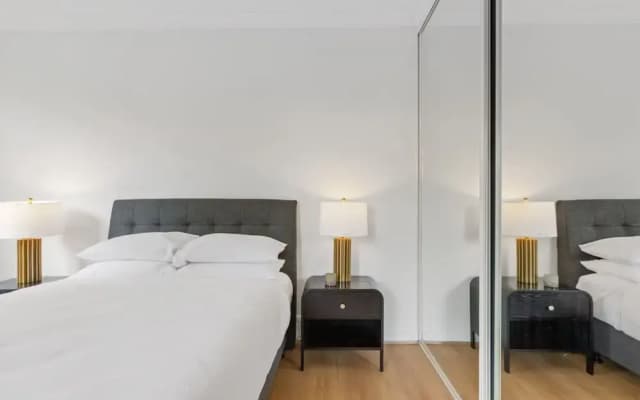 Stylish 2-bed Apartment With Pool in Camperdown - photo 3
