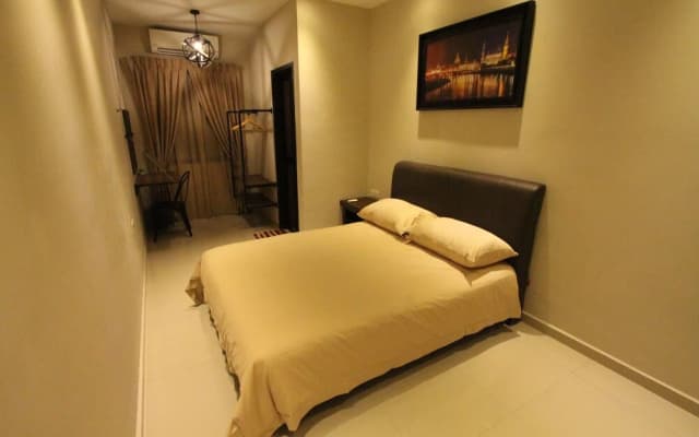 Ian's 5th Home - photo 5