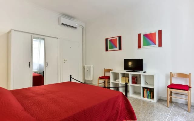 Red & White Vatican Apartment - photo 4