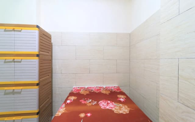 Eiffel Residence Batu Tulis 37 - Female Only - photo 4