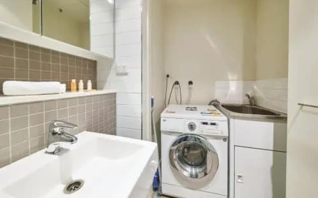Convenient & Modern 1 Bed Apartment Docklands - photo 5