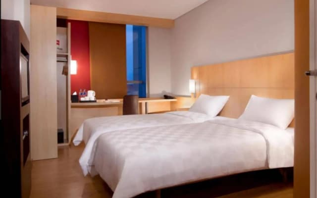 ibis Jakarta Senen - photo 3