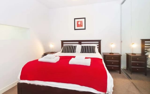 Port Melbourne Executive Living - photo 3