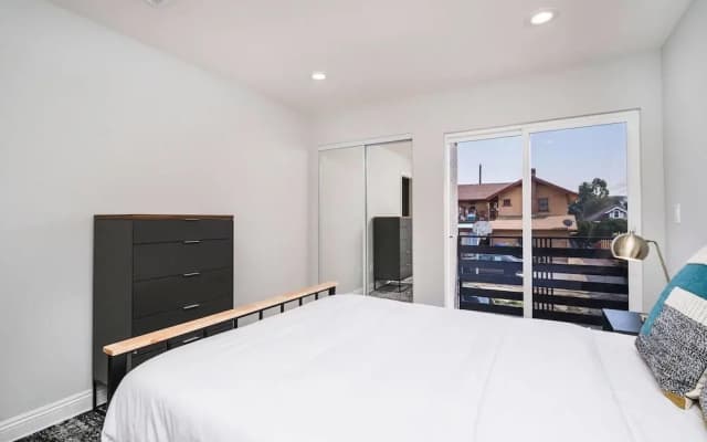 Brand NEW Modern Luxury 3bdr Townhome In Silver Lake - photo 4