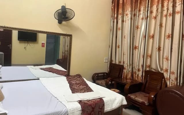 Hoang Gia Hotel 150 Nghi Tam HN-BayLux - photo 4