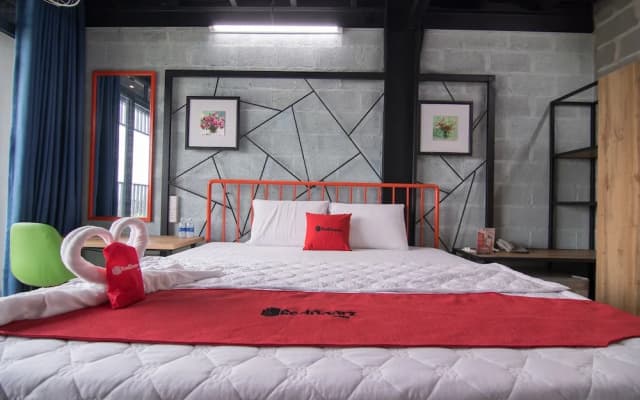 RedDoorz Plus @ Ung Van Khiem Street - photo 3