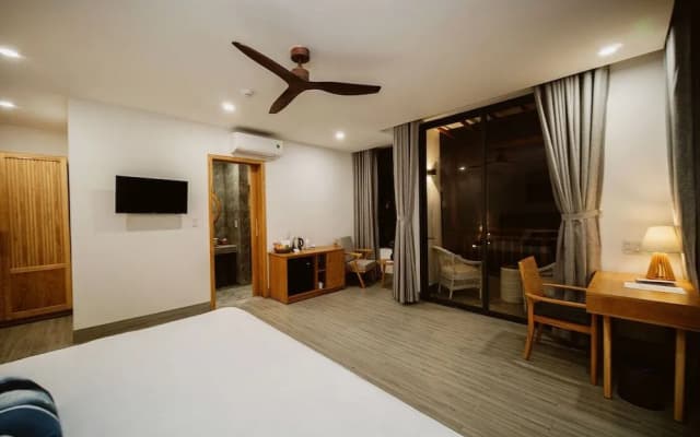 The Watermark Beachside Hotel - photo 3